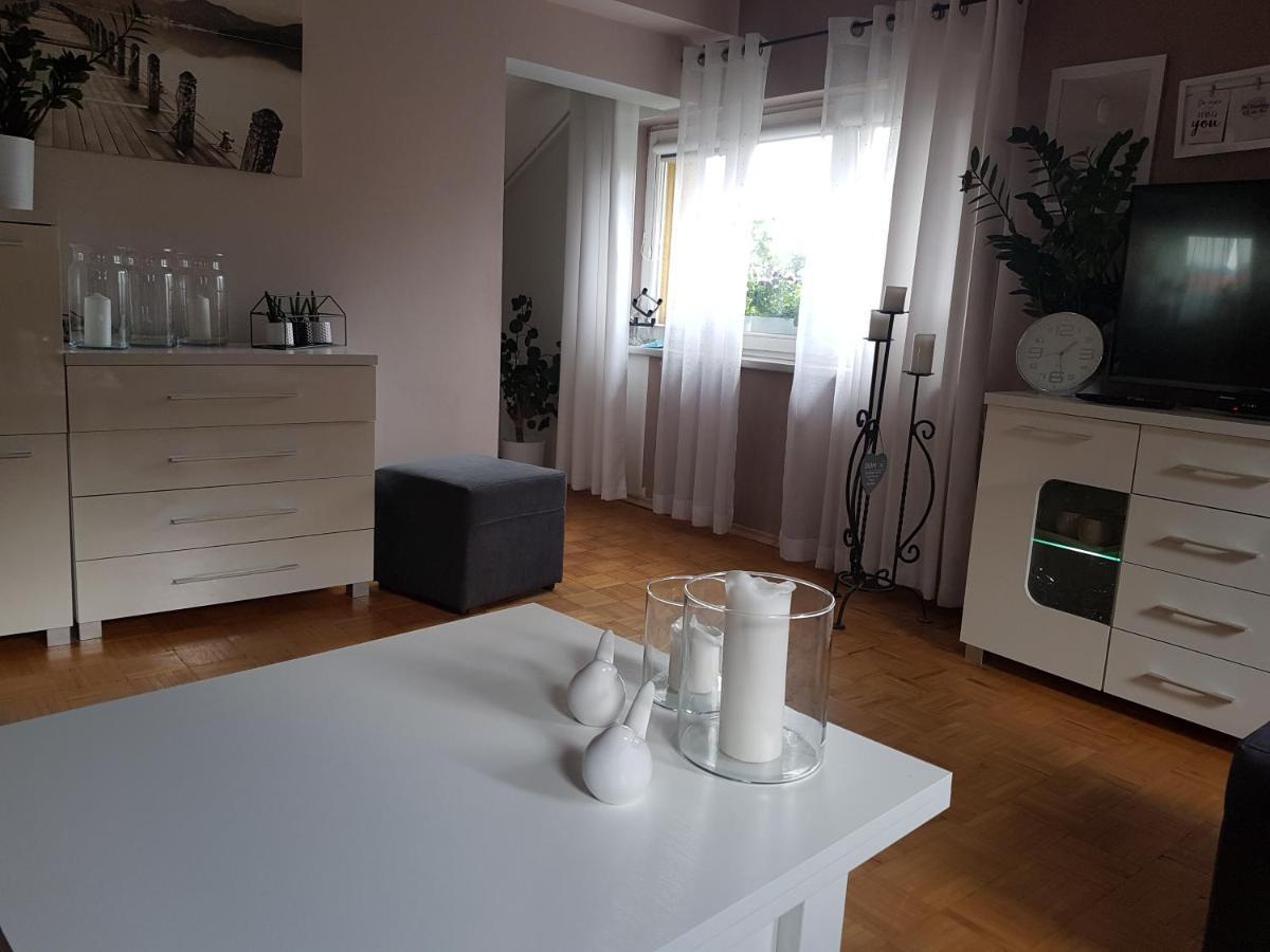 Wczasowisko Karola Lägenhet Lubomierz  Exteriör bild